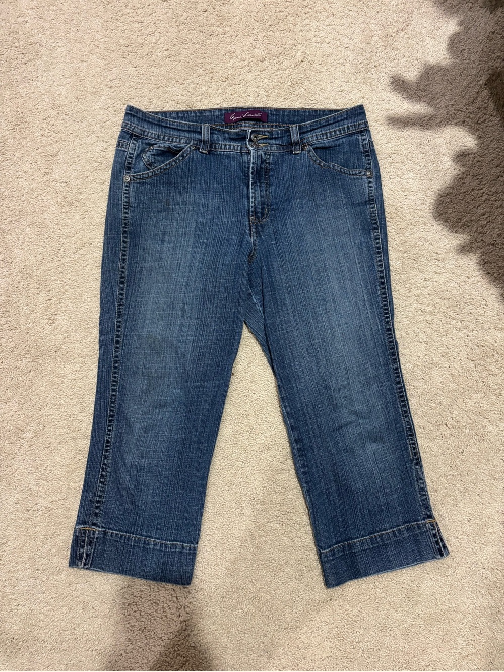 Gloria Vanderbilt Mid-Rise Cropped Jeans in Blue Wash